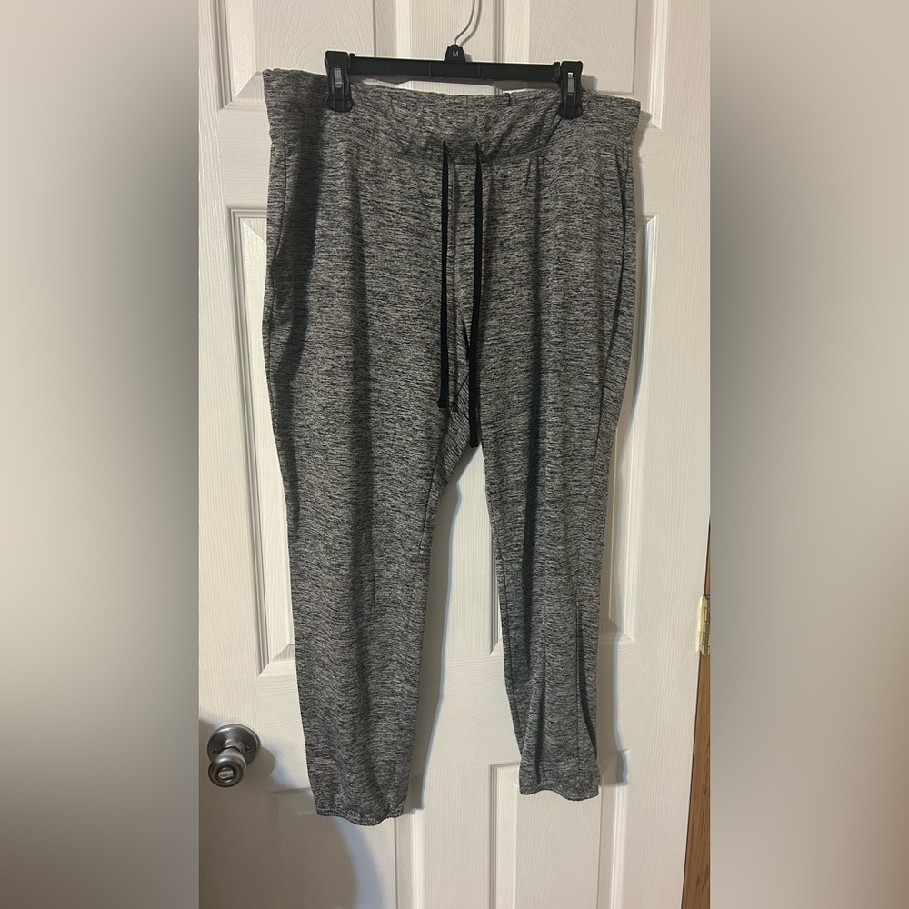 Women’s athletic pants